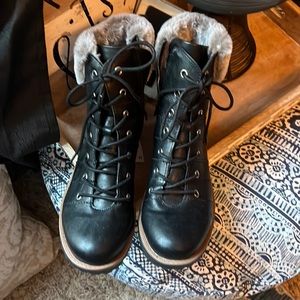 ME TOO ANKLE BOOTS SIZE 9 BRAND NEW and soooo COMFY!! Cute w/any o…